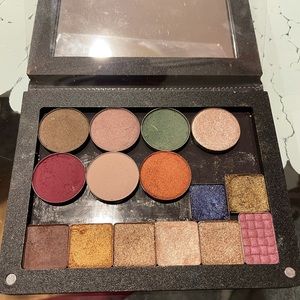 15 single shadows in a magnetic palette